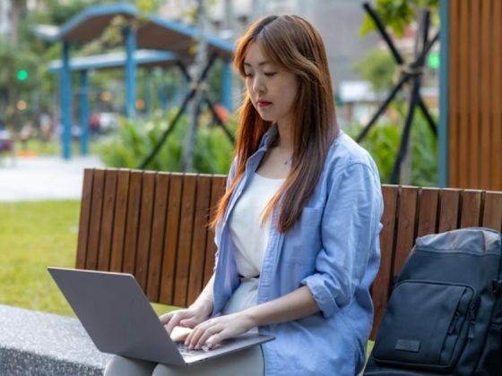 7 Digital Nomad Uniforms That Mix Comfort With Tech